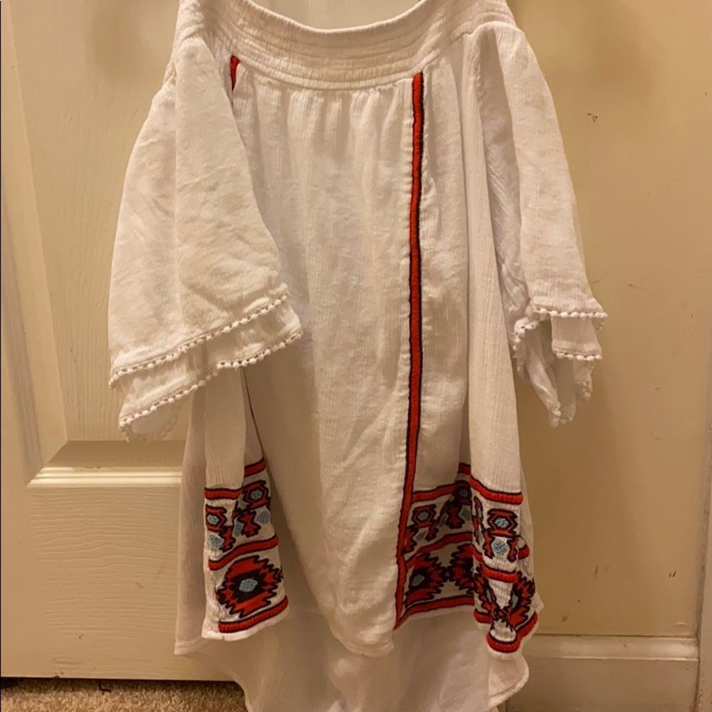 Cute peasant off shoulder top From Crown& Ivy